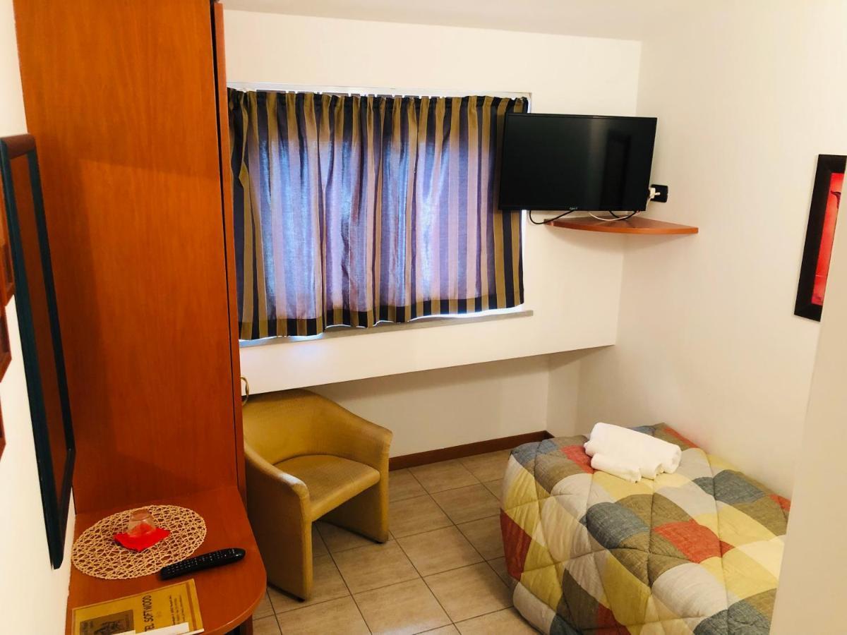 Hotel Softwood レカナーティ エクステリア 写真