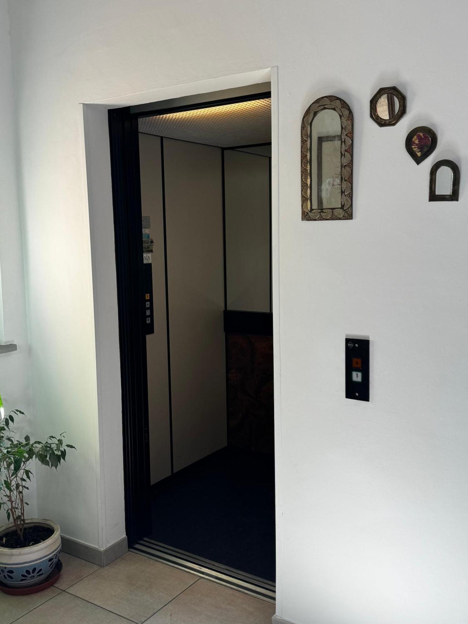 Hotel Softwood レカナーティ エクステリア 写真