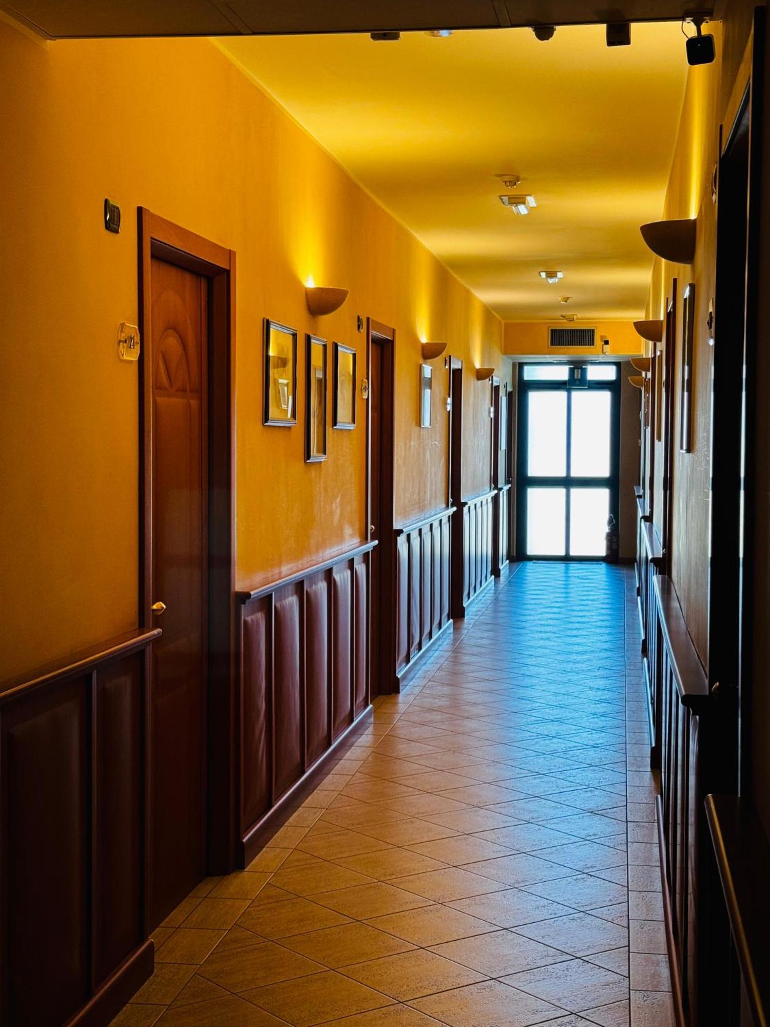 Hotel Softwood レカナーティ エクステリア 写真
