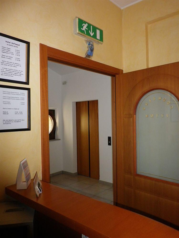 Hotel Softwood レカナーティ エクステリア 写真